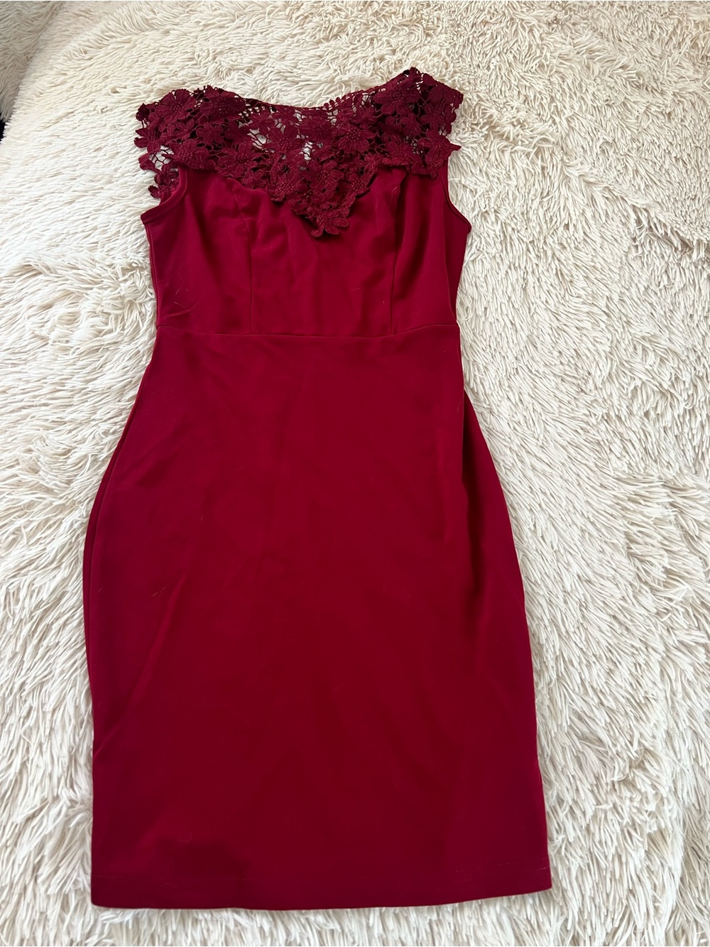 Sleeveless Lace Yoke Sheath Dress in Burgundy - Picture 3 of 3
